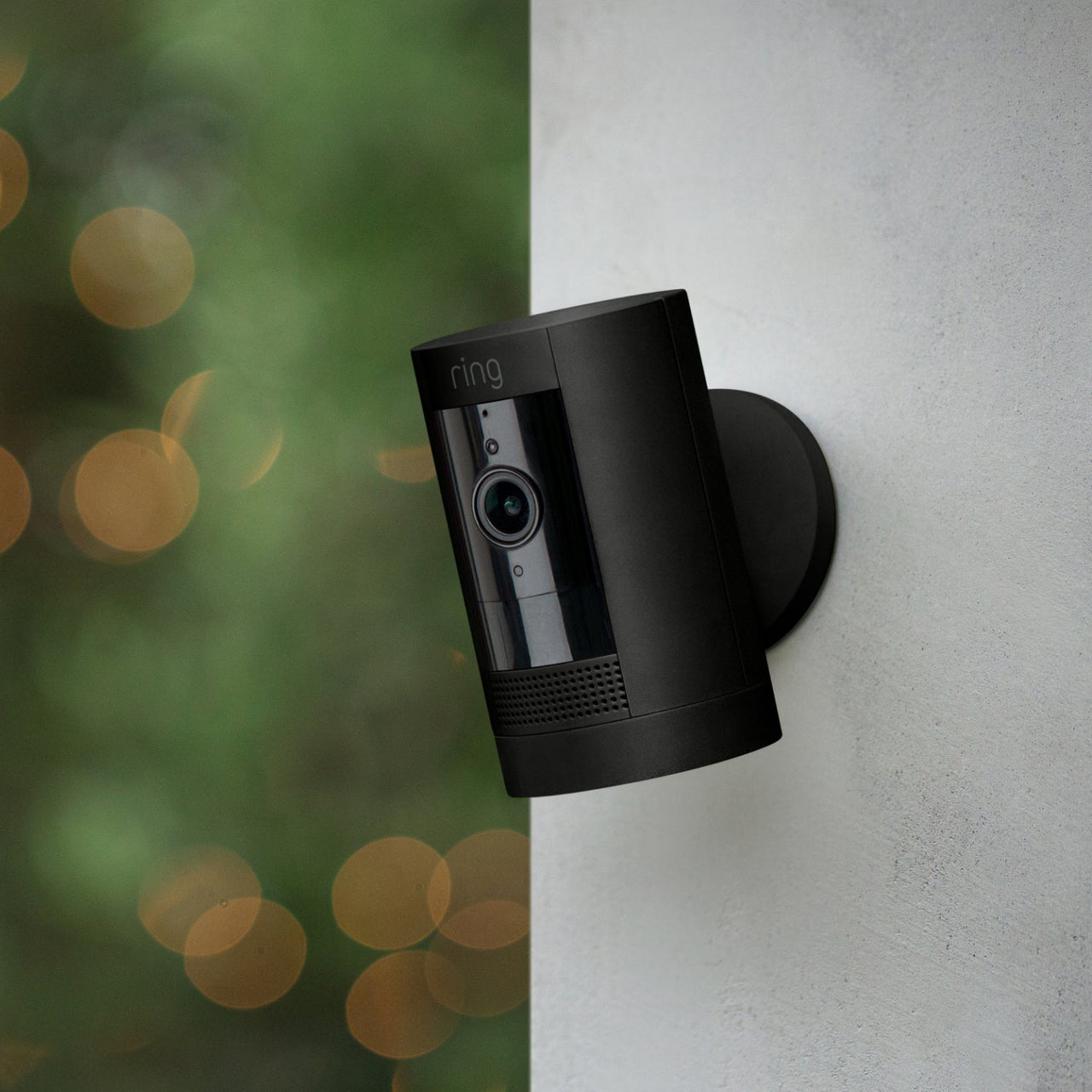 files/ring_spotlight_stick_up_cam_battery_black_garden_atf_8533f170-6f5b-4b5f-a58e-cf879a3b0813.jpg