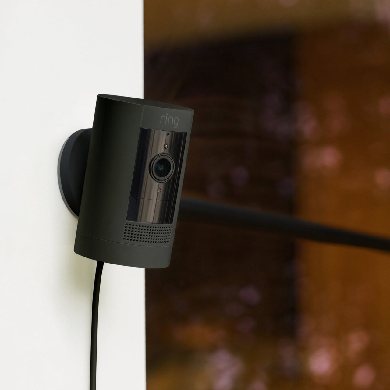 files/ring_spotlight_stick_up_cam_plugin_black_garden_atf_2c5feaff-b7eb-4e28-b2fe-97351360c4ff.jpg